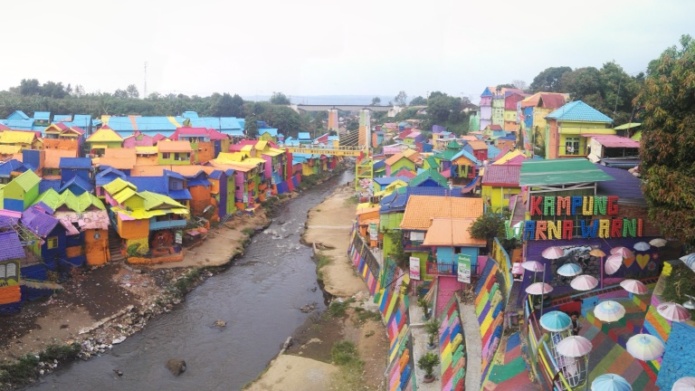 barevný kampung (kampung warna-warni) v Malangu