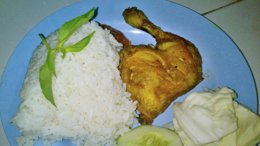Ayam goreng (smažené kuře)