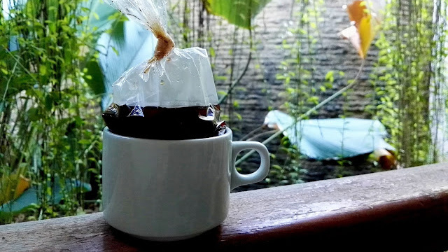 Kopi bungkus (káva s sebou) v indonéském stylu