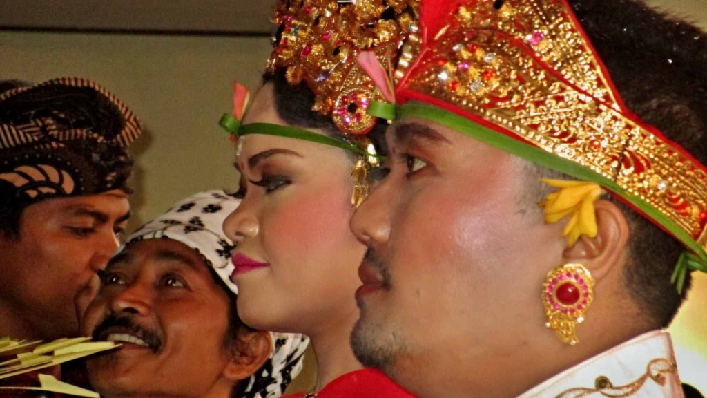 nevěsta a ženich, Bali, Indonésie