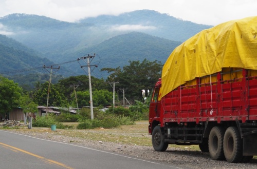 náklaďák zaparkovaný u krajnice, Východní Timor
