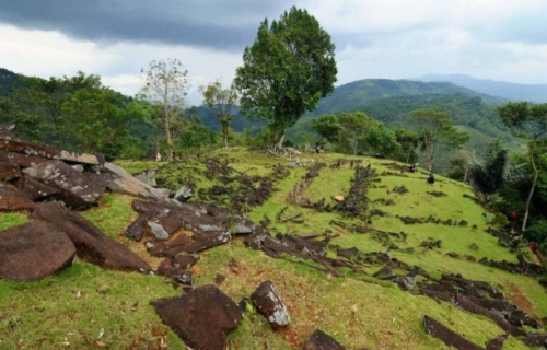 Gunung Padang – megalitické naleziště plné záhad a mystiky