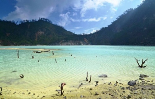 Kawah Putih – sirné jezero na Jávě, kam se bojí létat ptáci